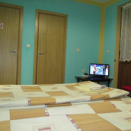 Pri Orehite Guesthouse Орешак Экстерьер фото
