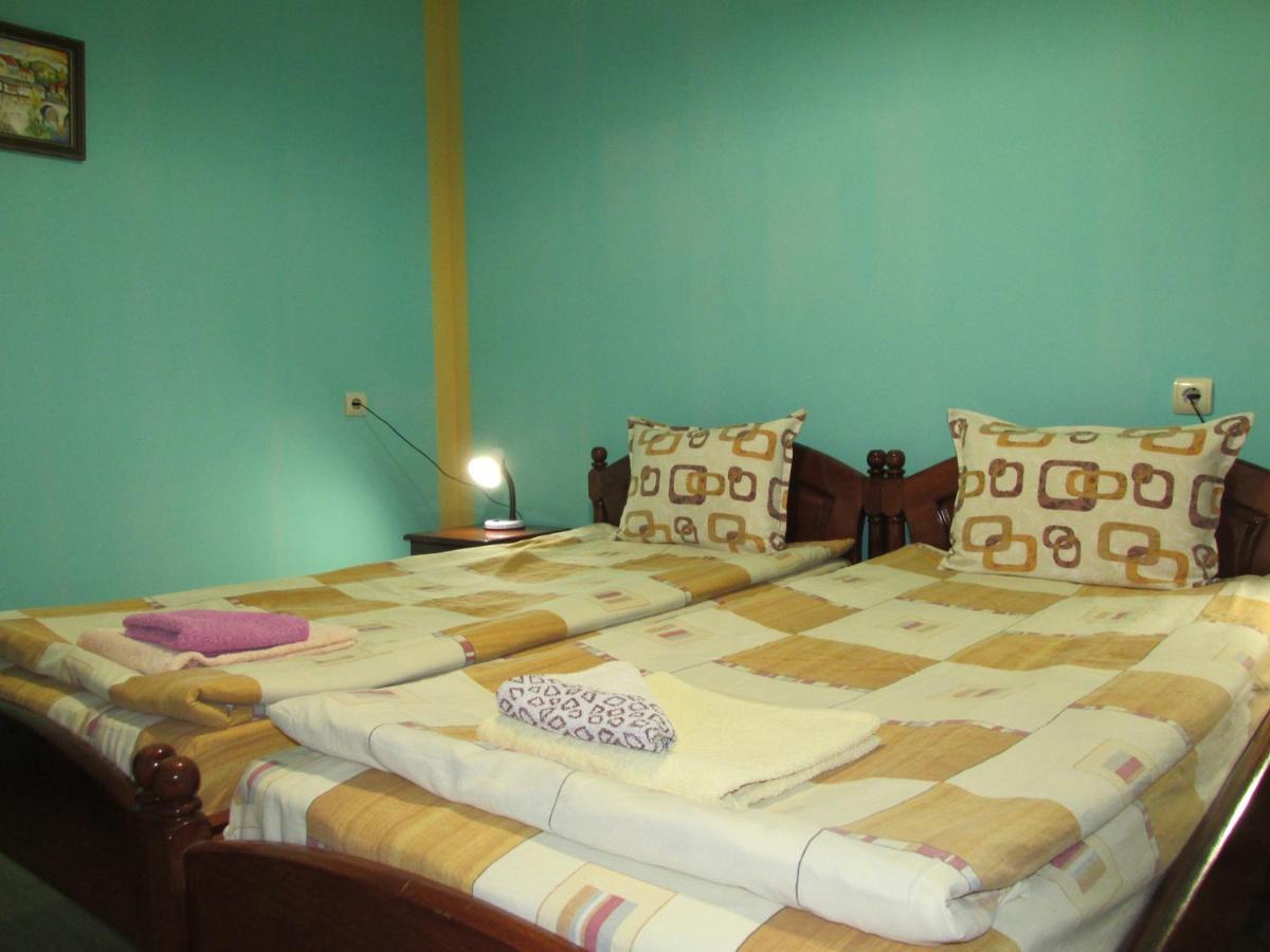 Pri Orehite Guesthouse Орешак Экстерьер фото