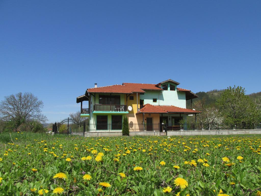 Pri Orehite Guesthouse Орешак Экстерьер фото