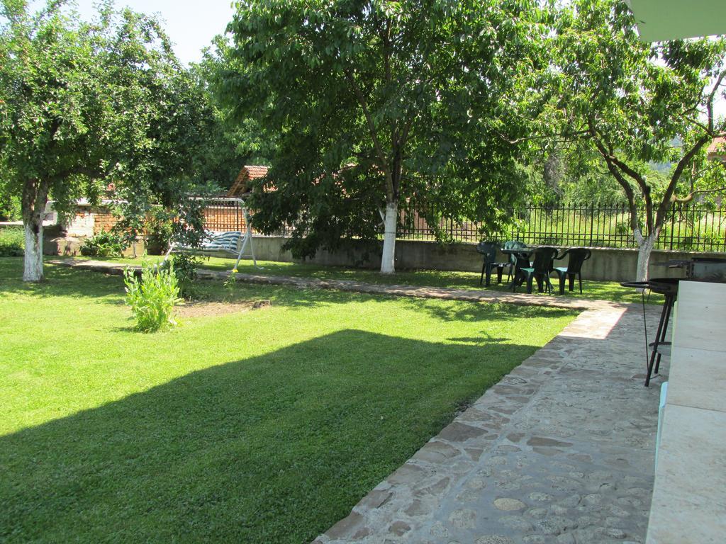 Pri Orehite Guesthouse Орешак Экстерьер фото