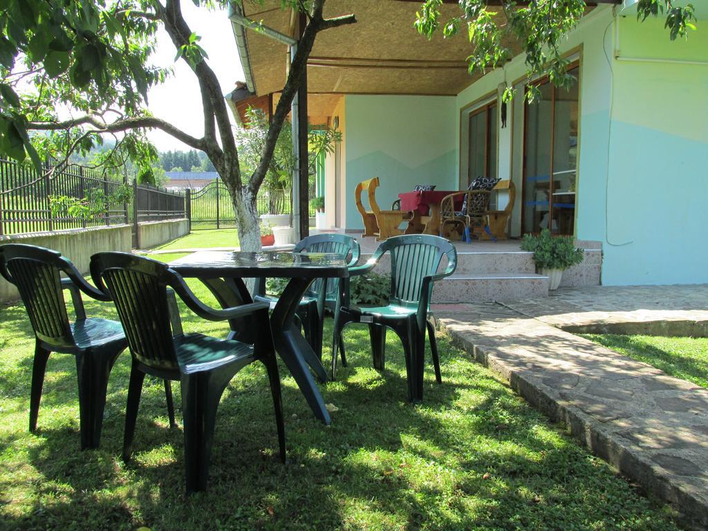 Pri Orehite Guesthouse Орешак Экстерьер фото